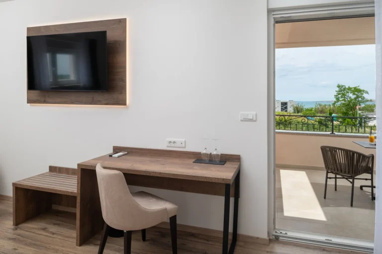 Villa Perla radni stol